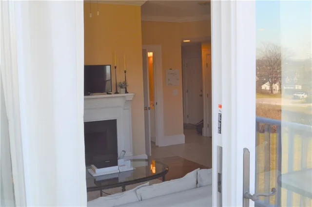 $2,300 | 398 Wolcott Avenue, Unit 4, Middletown, RI 02842