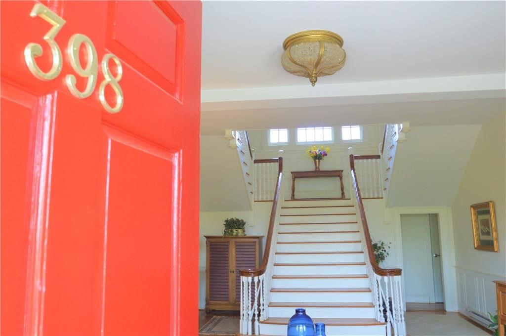 398 Wolcott Avenue, Unit 4 Middletown, RI 02842 - Photo 2 of 25