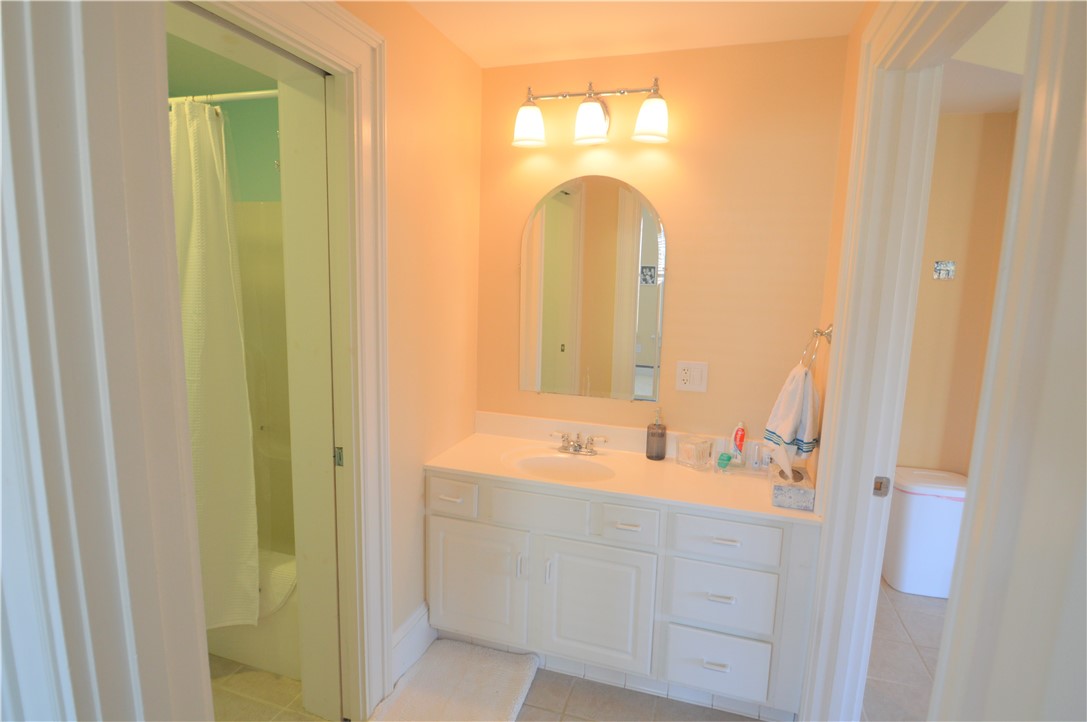 398 Wolcott Avenue, Unit 4 Middletown, RI 02842 - Photo 24 of 25