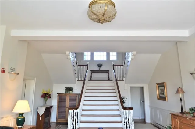 $2,300 | 398 Wolcott Avenue, Unit 4, Middletown, RI 02842