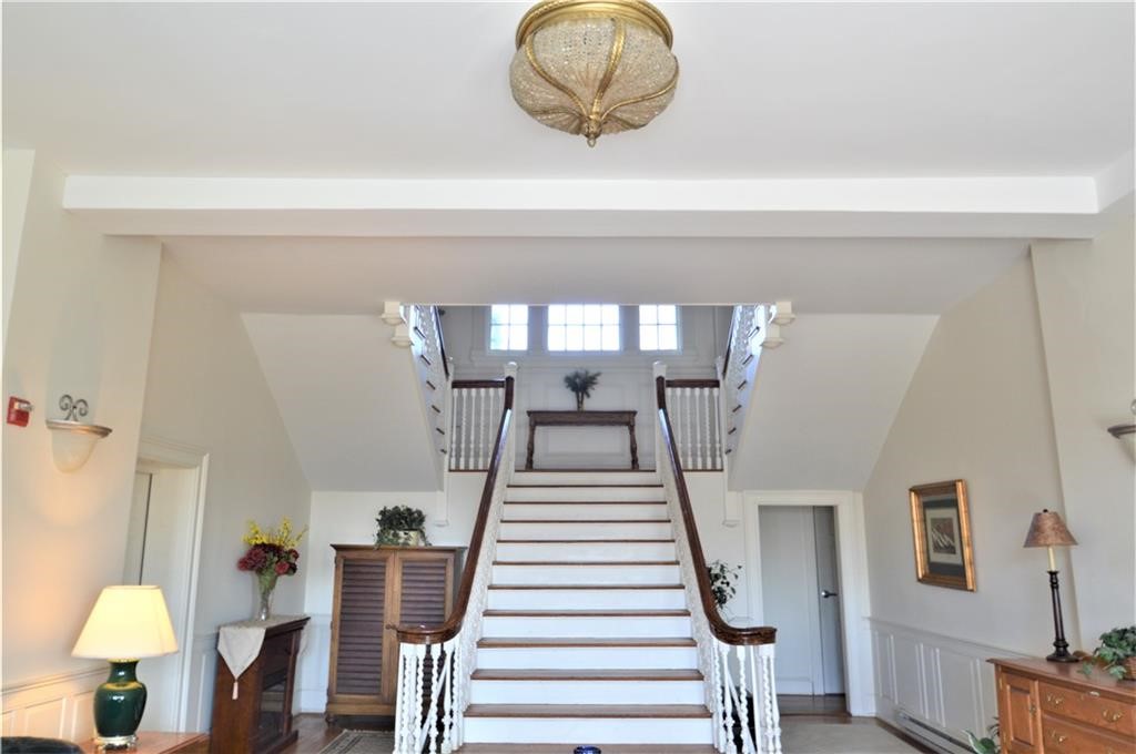 398 Wolcott Avenue, Unit 4 Middletown, RI 02842 - Photo 3 of 25