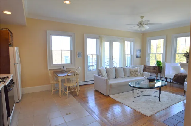 $2,300 | 398 Wolcott Avenue, Unit 4, Middletown, RI 02842