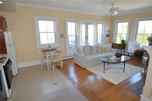 $2,300 | 398 Wolcott Avenue, Unit 4, Middletown, RI 02842