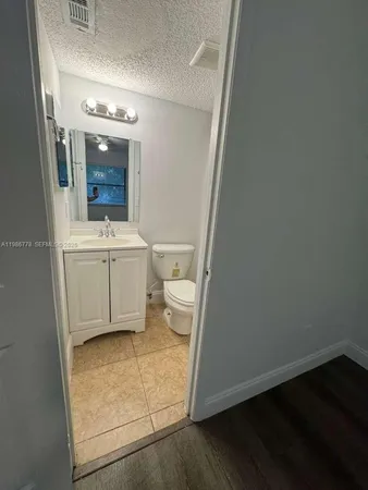 $1,500 | 605 Ixoria Avenue, Unit 15, Fort Pierce, FL 34982