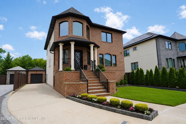 $1,899,999 | 37 Torrice Loop | Charleston