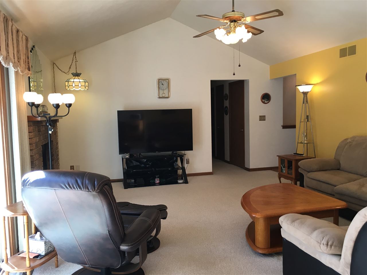 3289 North Trainer Road Rockford, IL 61114 - Photo 8 of 19 a living room with furniture and a flat screen tv