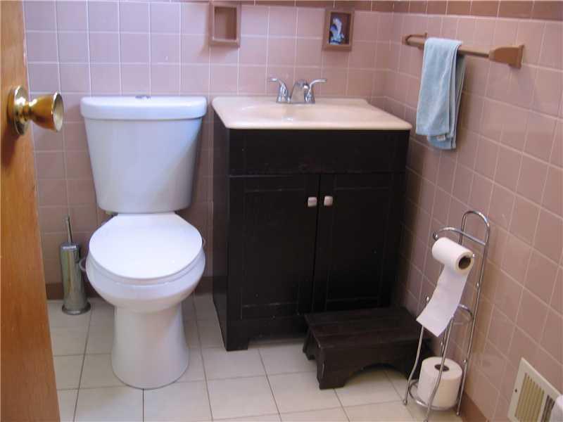 1345 Cathell Road Baldwin, PA 15236 - Photo 17 of 25 Full Bath.