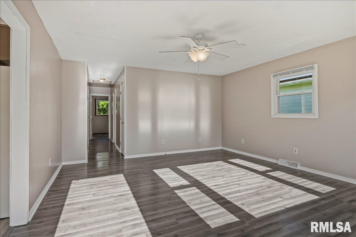 321 Park Street Rochester, IL 62563 - Photo 6 of 35