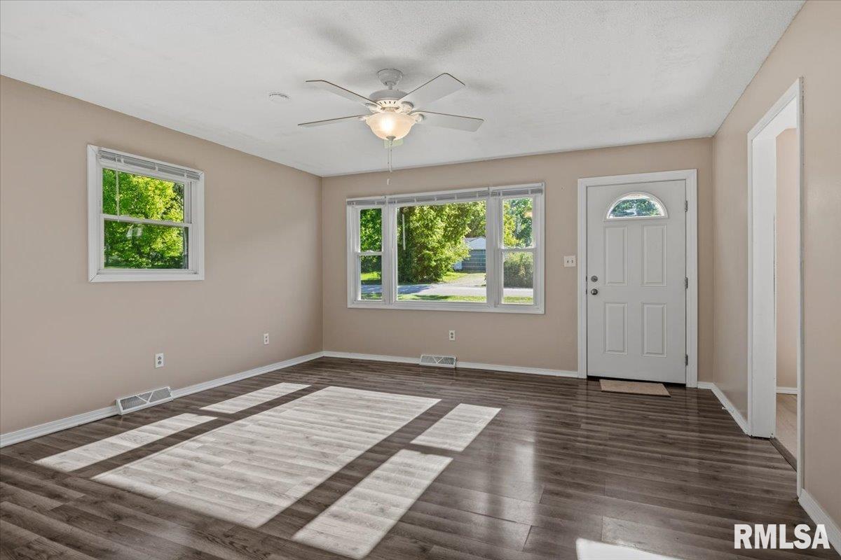 321 Park Street Rochester, IL 62563 - Photo 7 of 35