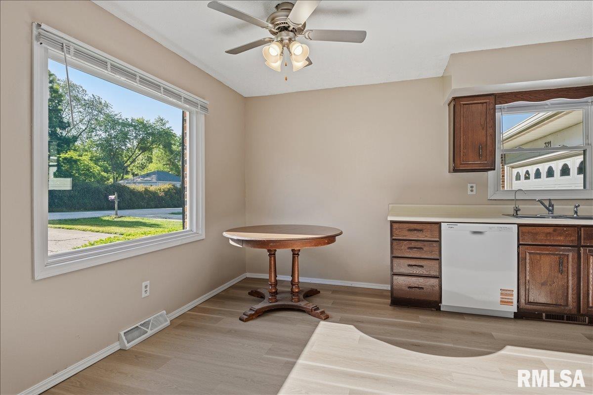 321 Park Street Rochester, IL 62563 - Photo 10 of 35