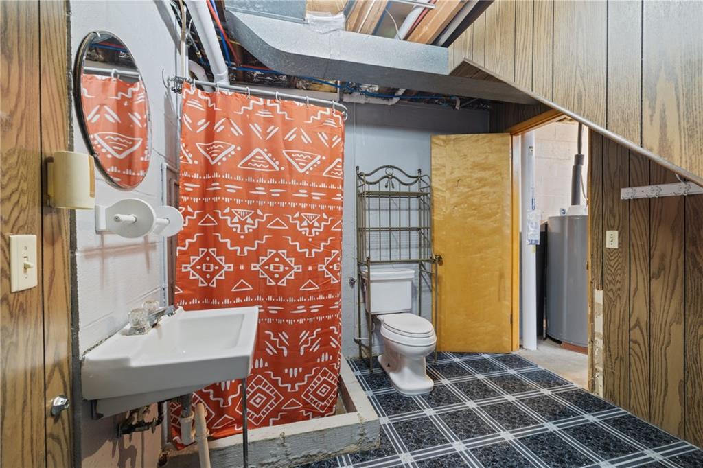 351 Pleasant Valley Road Washington, PA 15301 - Photo 28 of 41 a bathroom with a sink toilet and shower