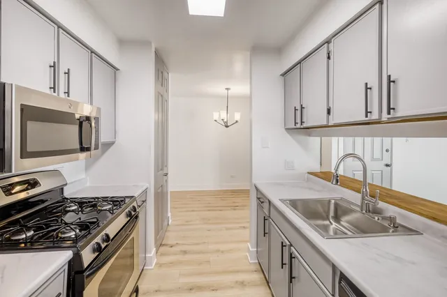 $2,000 | 42 North Park Avenue, Unit 3, Lombard, IL 60148