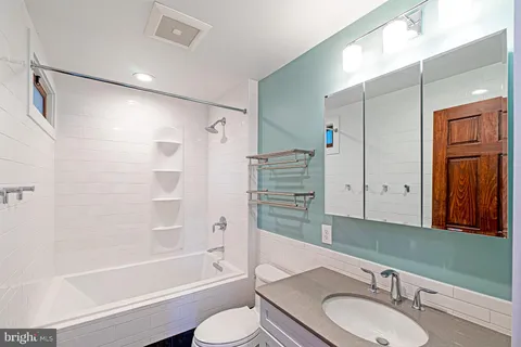 $7,995 | 325 D Street Southeast, Washington, DC 20003
