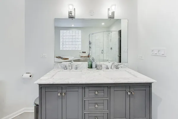 $585,000 | 308 West Evergreen Avenue, Unit 2, Chicago, IL 60610