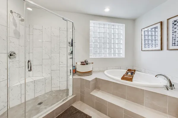$585,000 | 308 West Evergreen Avenue, Unit 2, Chicago, IL 60610