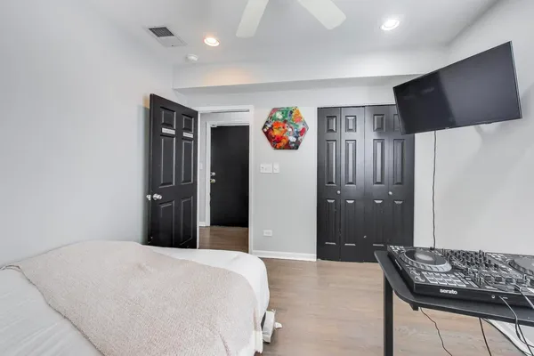 $585,000 | 308 West Evergreen Avenue, Unit 2, Chicago, IL 60610