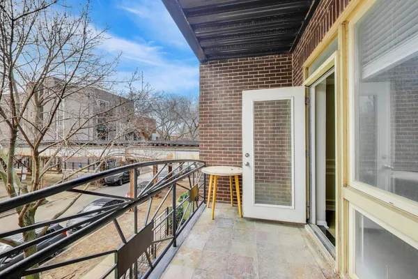 $585,000 | 308 West Evergreen Avenue, Unit 2, Chicago, IL 60610