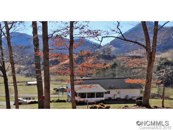 39 Hunters Trace Clyde, NC 28721 - Photo 2 of 18 a picture of a city view
