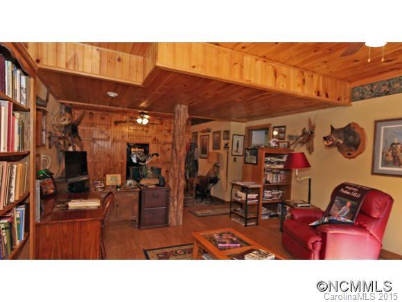39 Hunters Trace Clyde, NC 28721 - Photo 17 of 18
