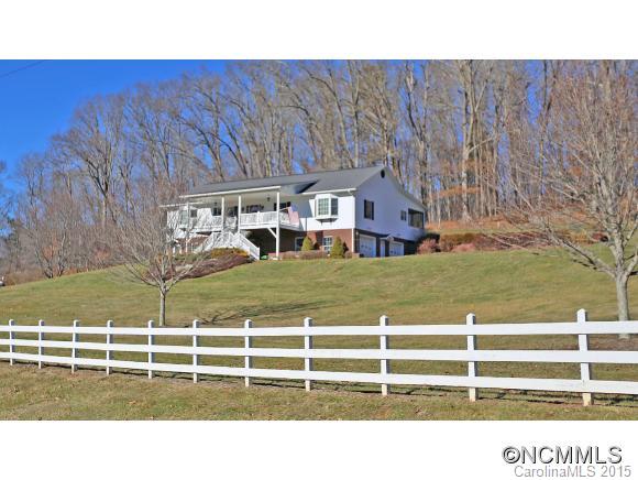 39 Hunters Trace Clyde, NC 28721 - Photo 4 of 18 a view of a house