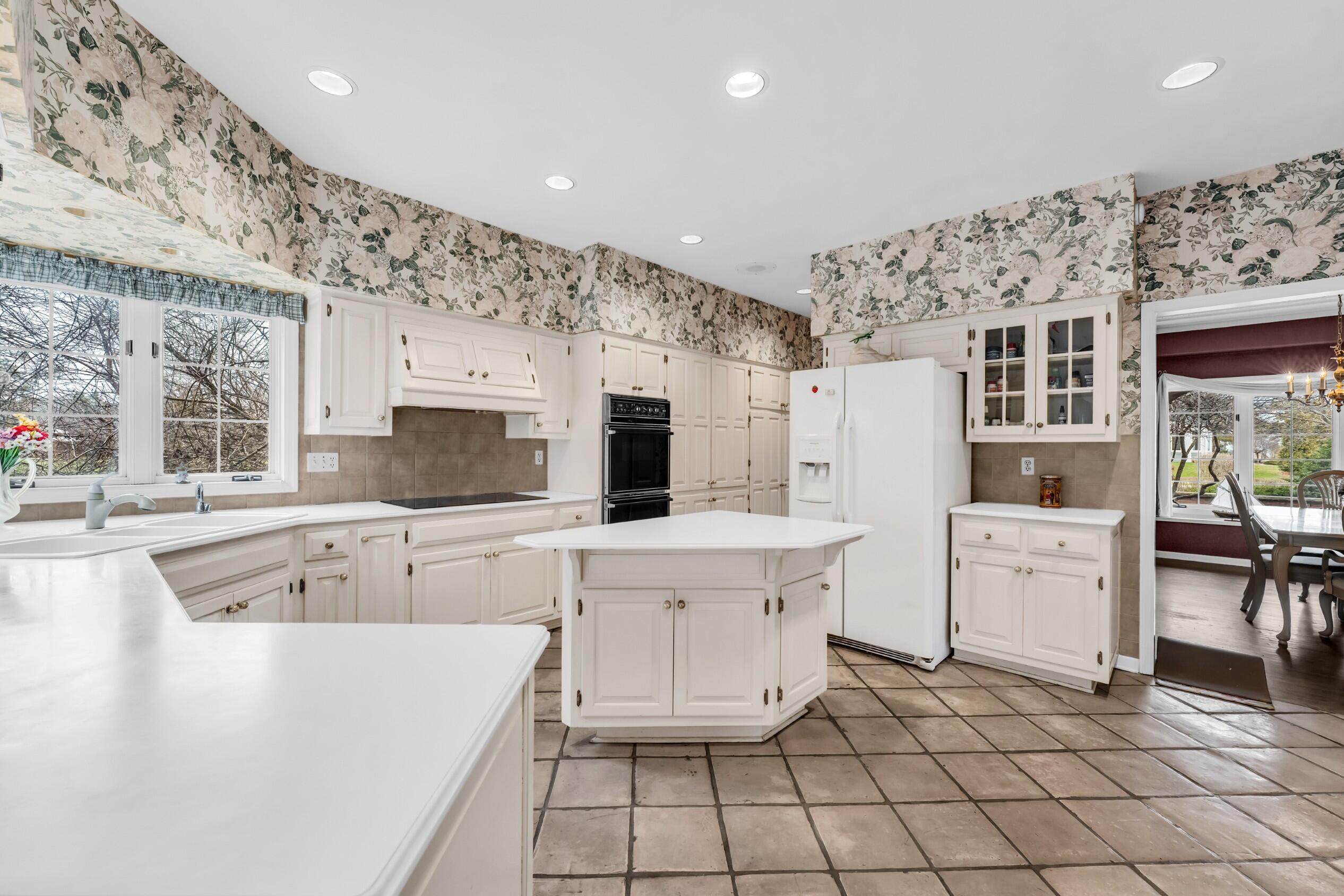 101 Lamplighter Lane Wind Point, WI 53402 - Photo 12 of 51 Large kitchen
