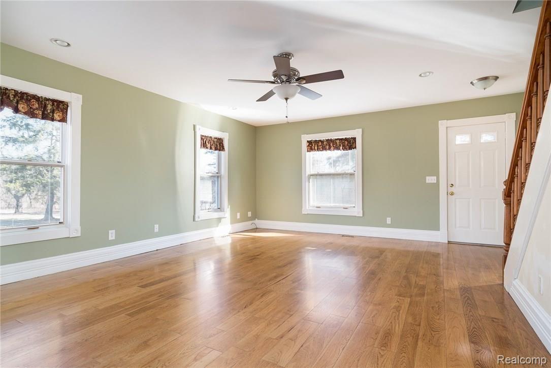 1290 7 Mile Road Whitmore Lake, MI 48189 - Photo 5 of 34 Living Area