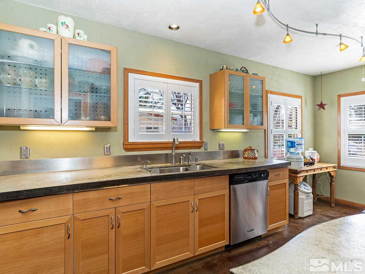 885 La Rue Avenue Reno, NV 89509 - Photo 16 of 18 a kitchen with lots of counter top space