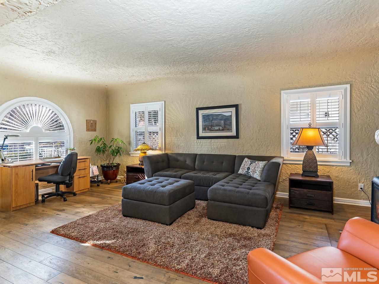 885 La Rue Avenue Reno, NV 89509 - Photo 17 of 18 a living room with furniture a rug and a lamp