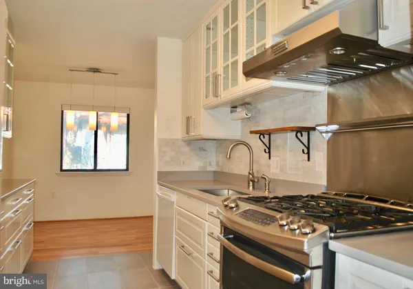 $2,150 | 2850 Dover Lane, Unit 203, Falls Church, VA 22042