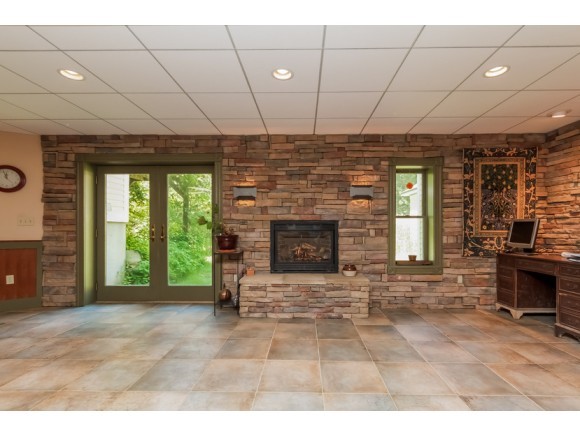 23 Meadowbrook Road Derry, NH 03038 - Photo 24 of 31