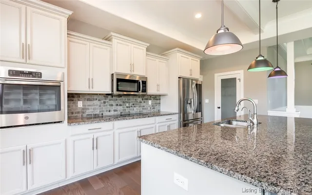 $619,900 | 3008 Saratoga Lane, Sellersburg, IN 47172