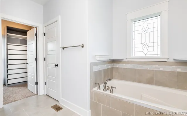 $619,900 | 3008 Saratoga Lane, Sellersburg, IN 47172