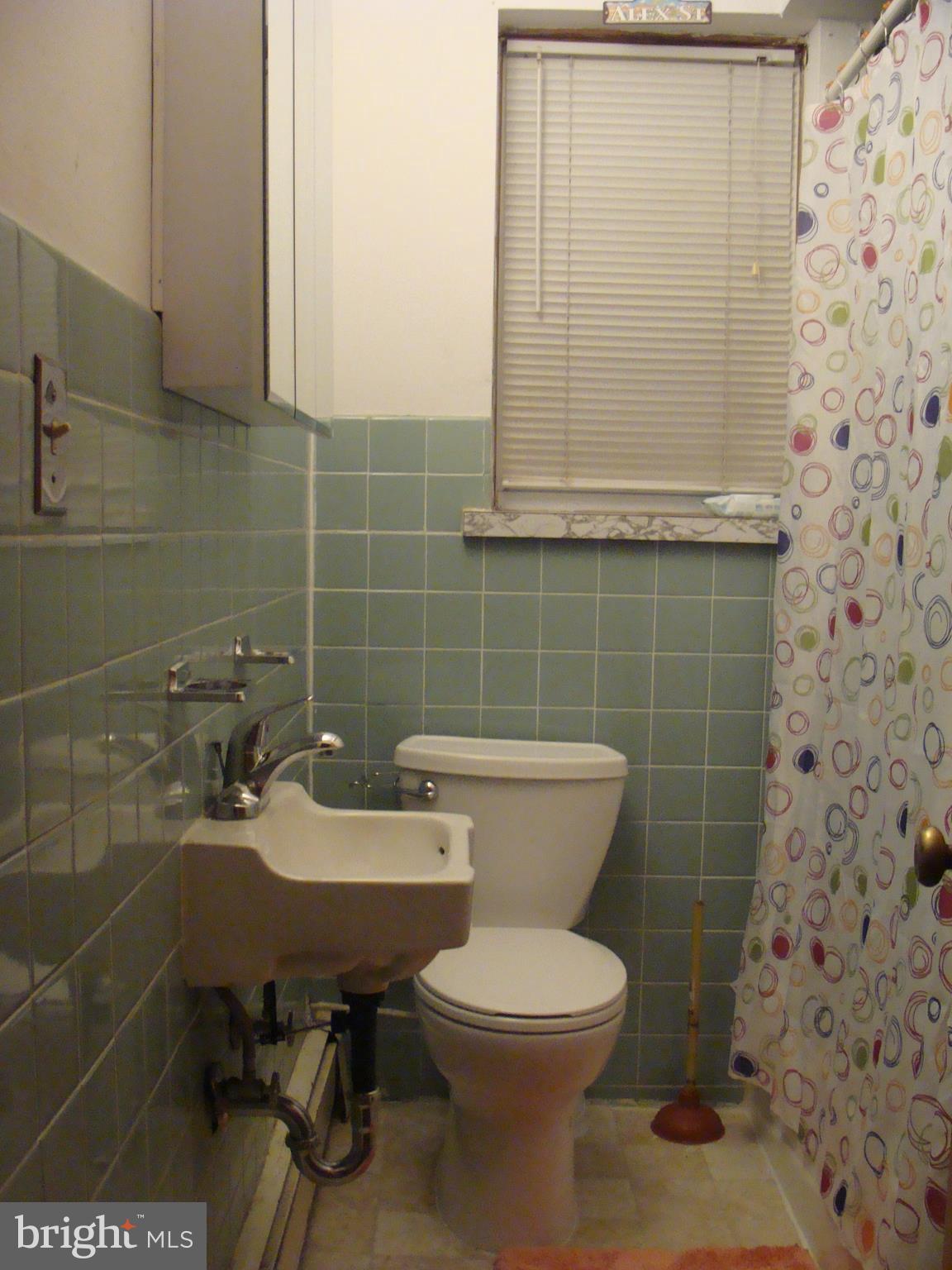 585 Klockner Road Hamilton, NJ 08619 - Photo 26 of 33 2nd Floor Bathroom