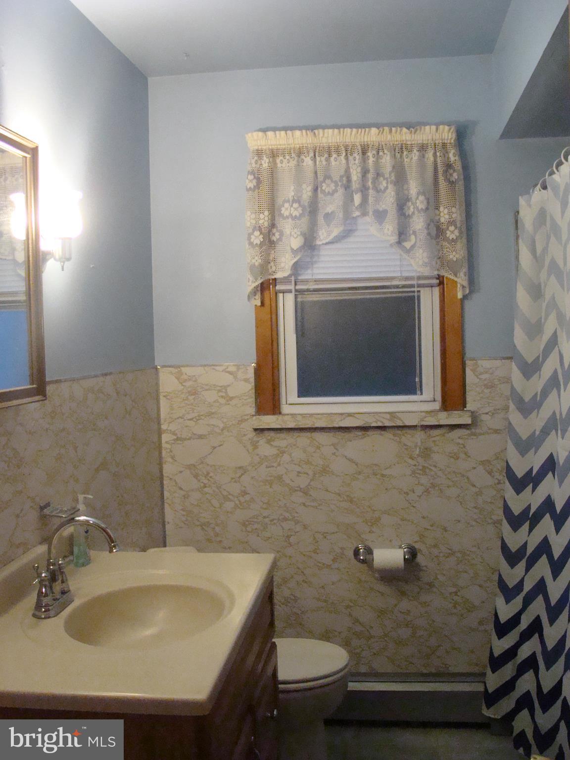 585 Klockner Road Hamilton, NJ 08619 - Photo 9 of 33 Main Floor Hallway Bath