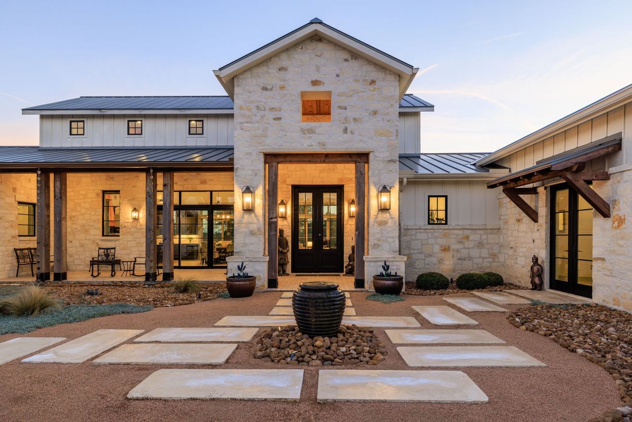 176 Inspiration Loop Fredericksburg, TX 78624 - Photo 3 of 27