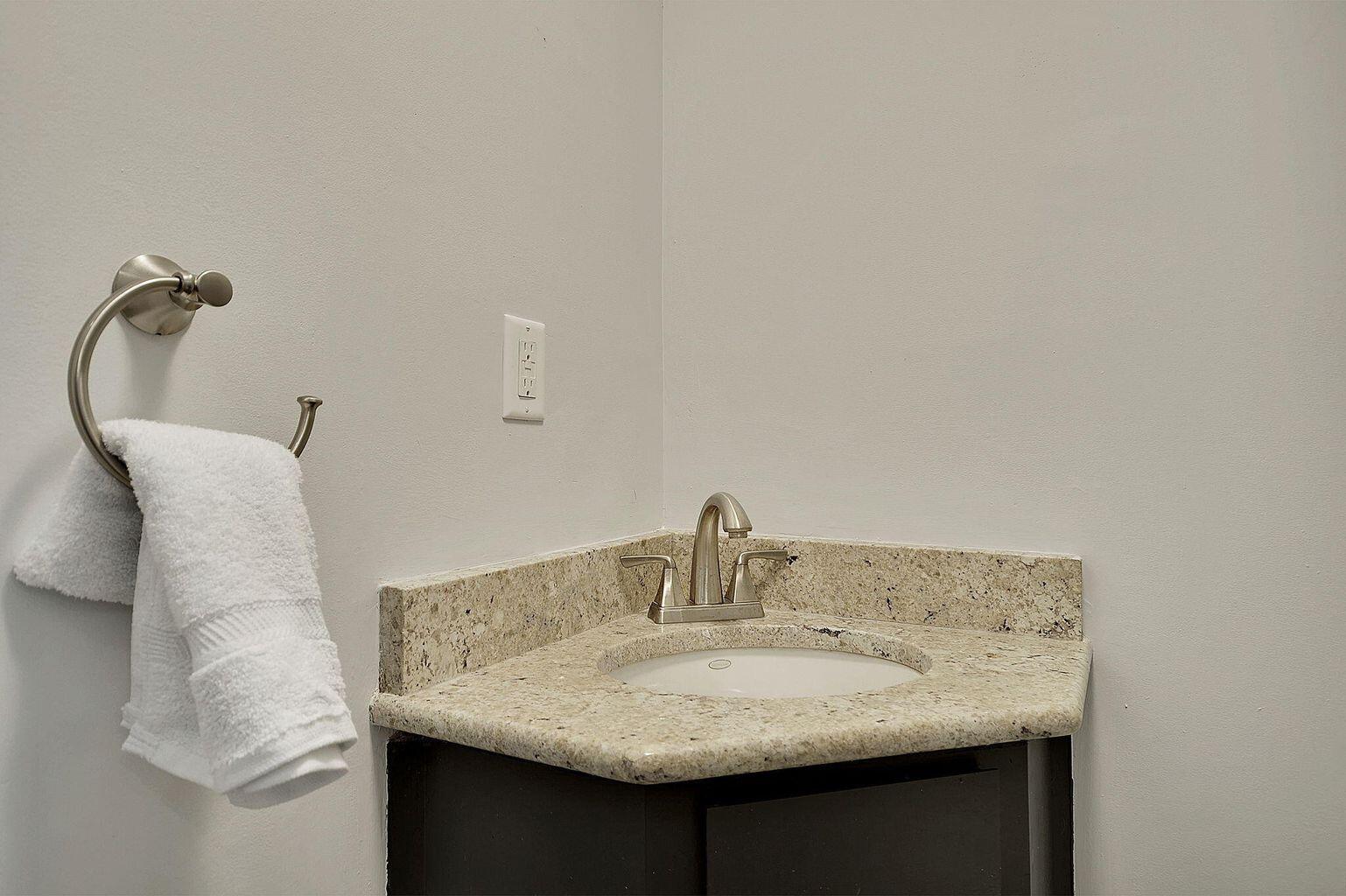 15 Horlbeck Alley, Unit 15 Charleston, SC 29401 - Photo 12 of 30 20250105183619398682000000-o