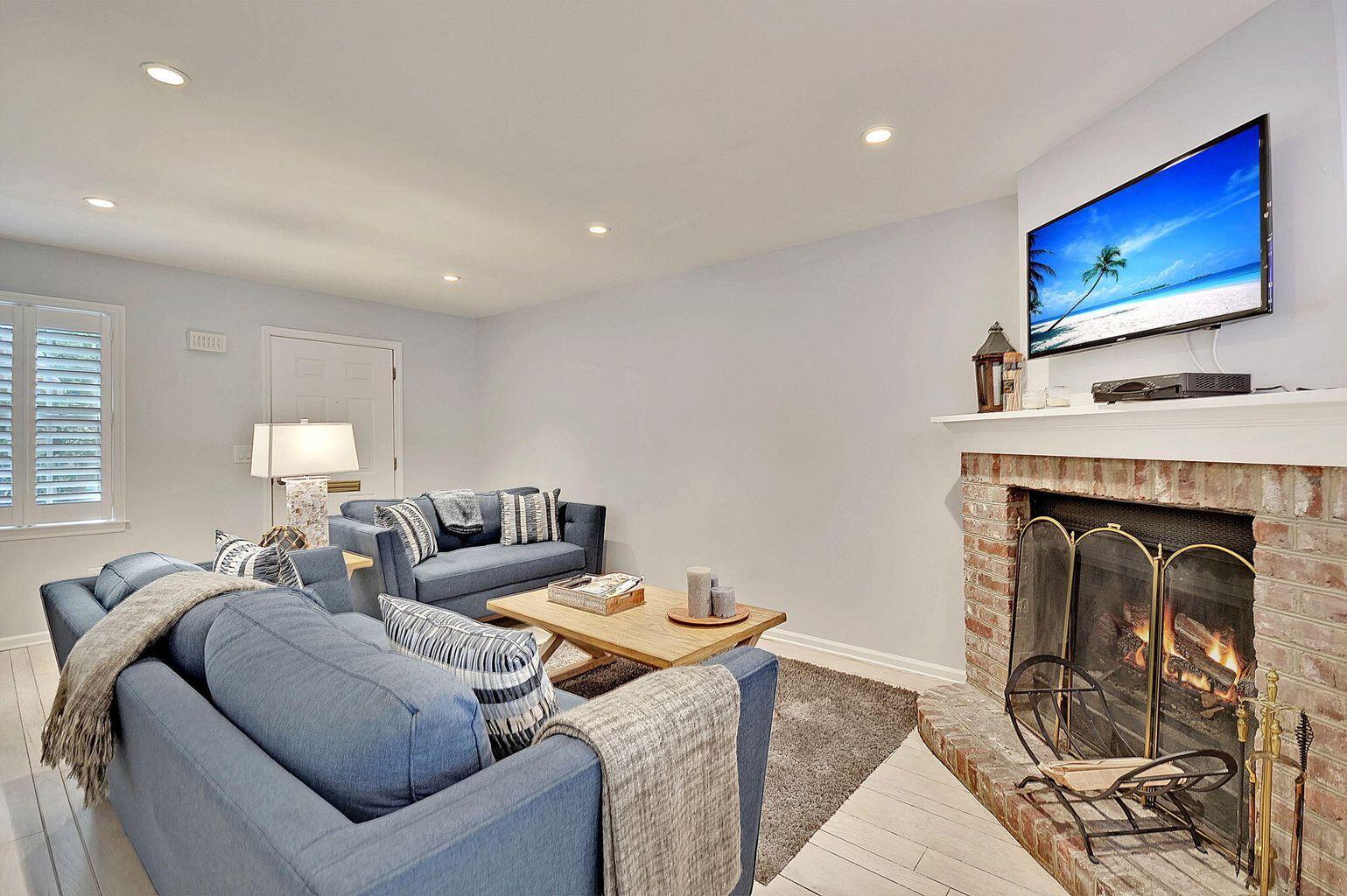 15 Horlbeck Alley, Unit 15 Charleston, SC 29401 - Photo 4 of 30 20250105183613947063000000-o