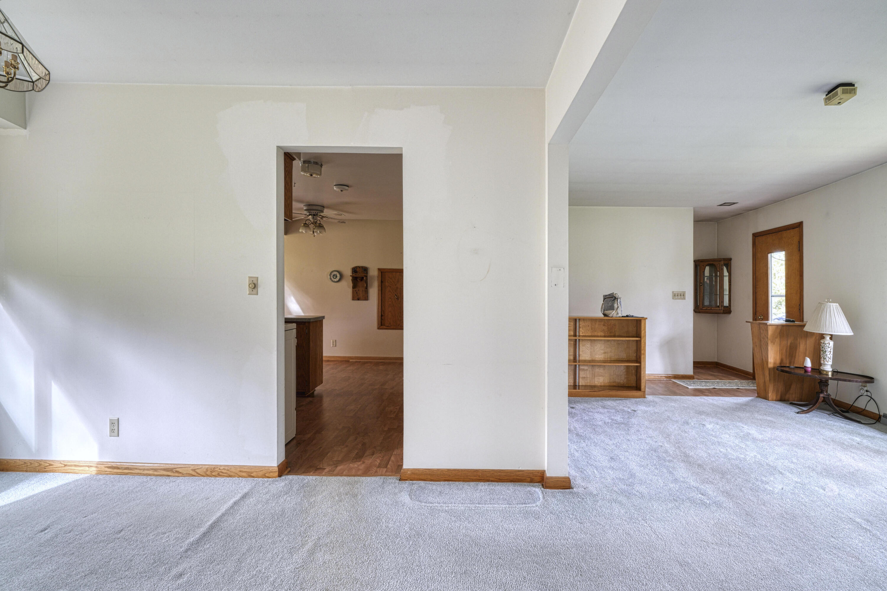 W139N6995 Bay Ridge Lane Menomonee Falls, WI 53051 - Photo 11 of 28 Dining Room to Kitchen