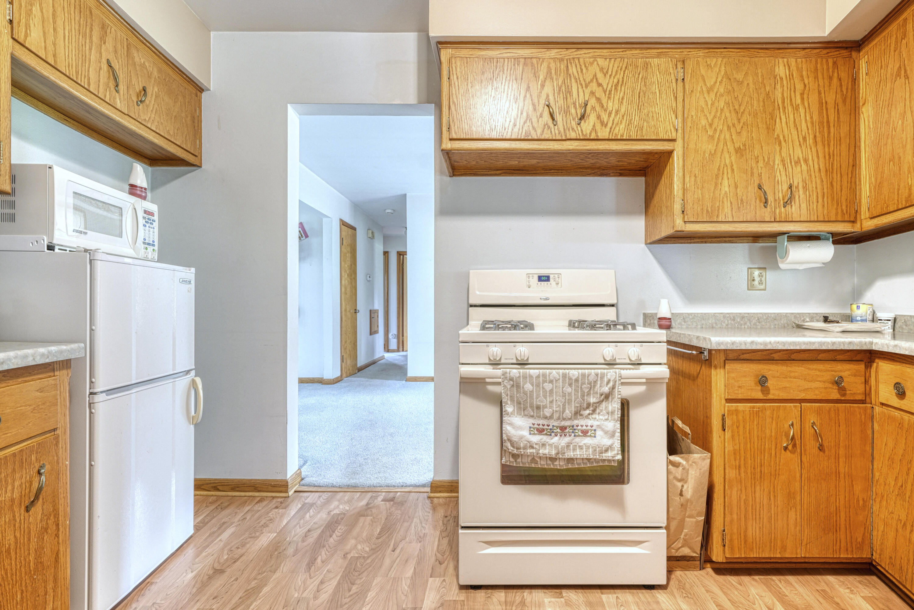 W139N6995 Bay Ridge Lane Menomonee Falls, WI 53051 - Photo 15 of 28 Kitchen