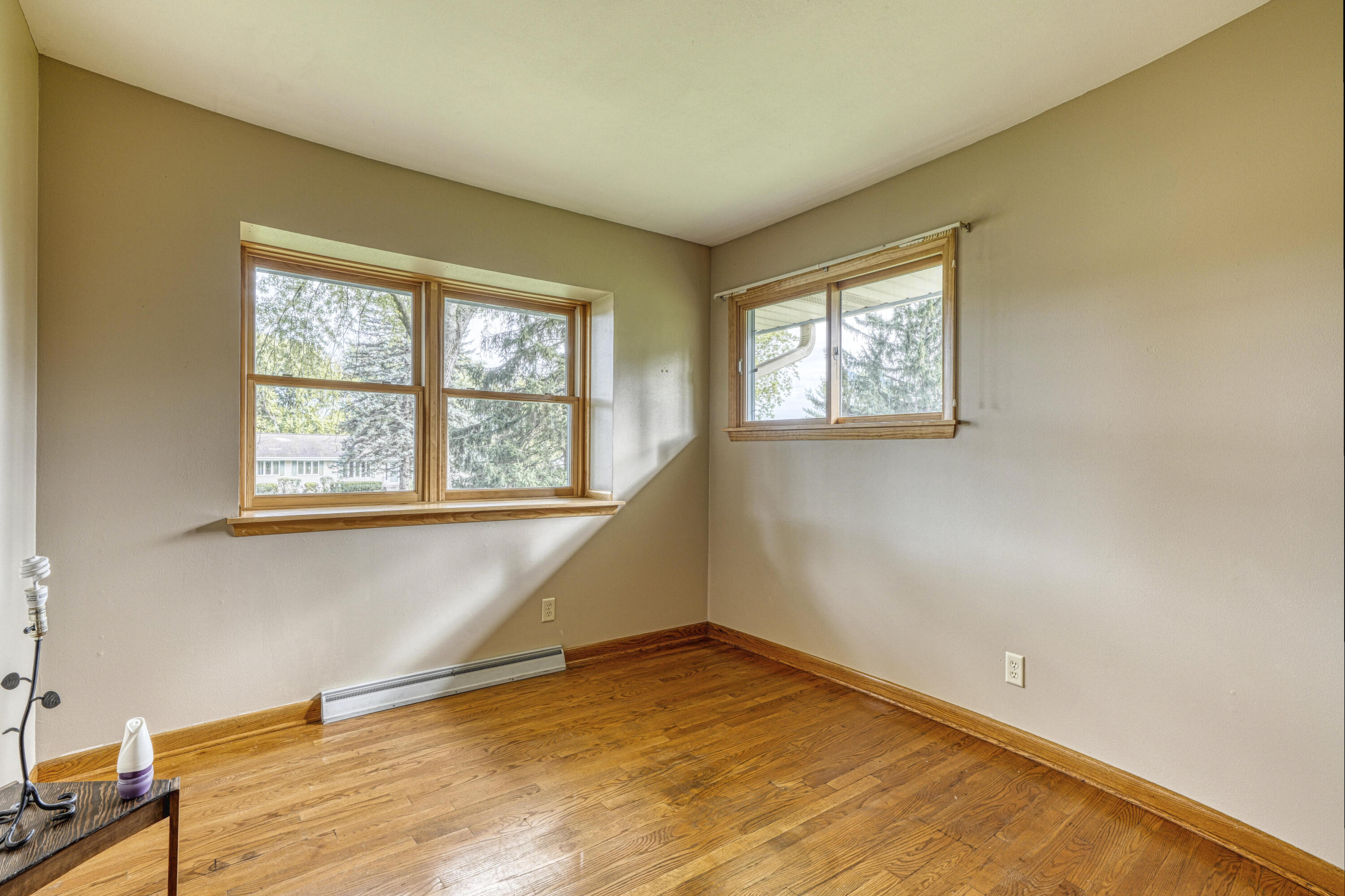 W139N6995 Bay Ridge Lane Menomonee Falls, WI 53051 - Photo 21 of 28 Master Bedroom