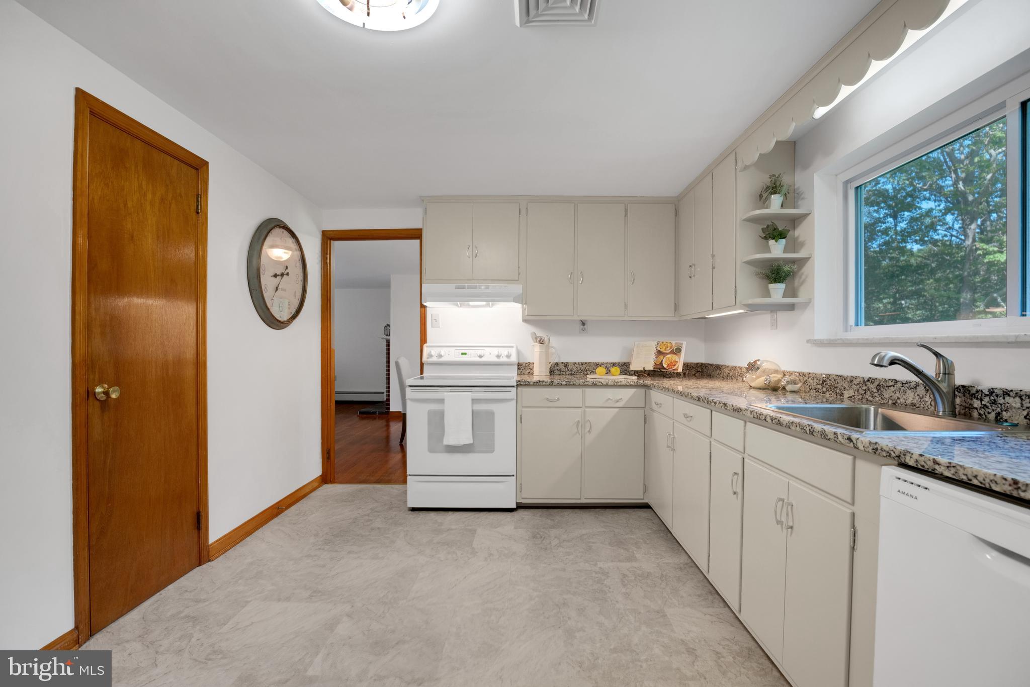 45382 Sypher Road California, MD 20619 - Photo 14 of 58 Kitchen with pantry