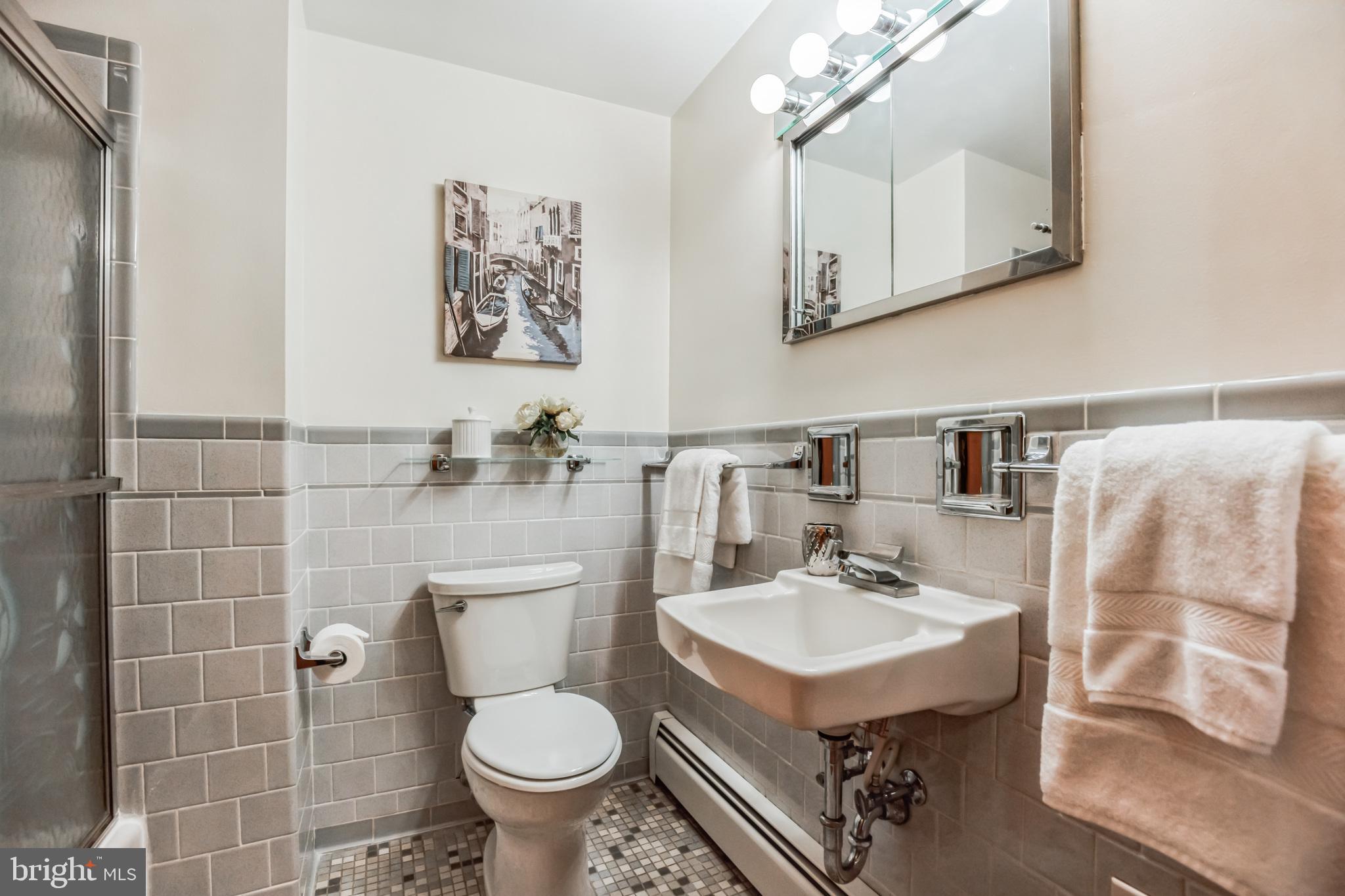 45382 Sypher Road California, MD 20619 - Photo 19 of 58 Full hall bathroom