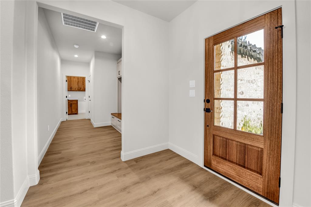 319 Rita Ridge Millsap, TX 76066 - Photo 5 of 34