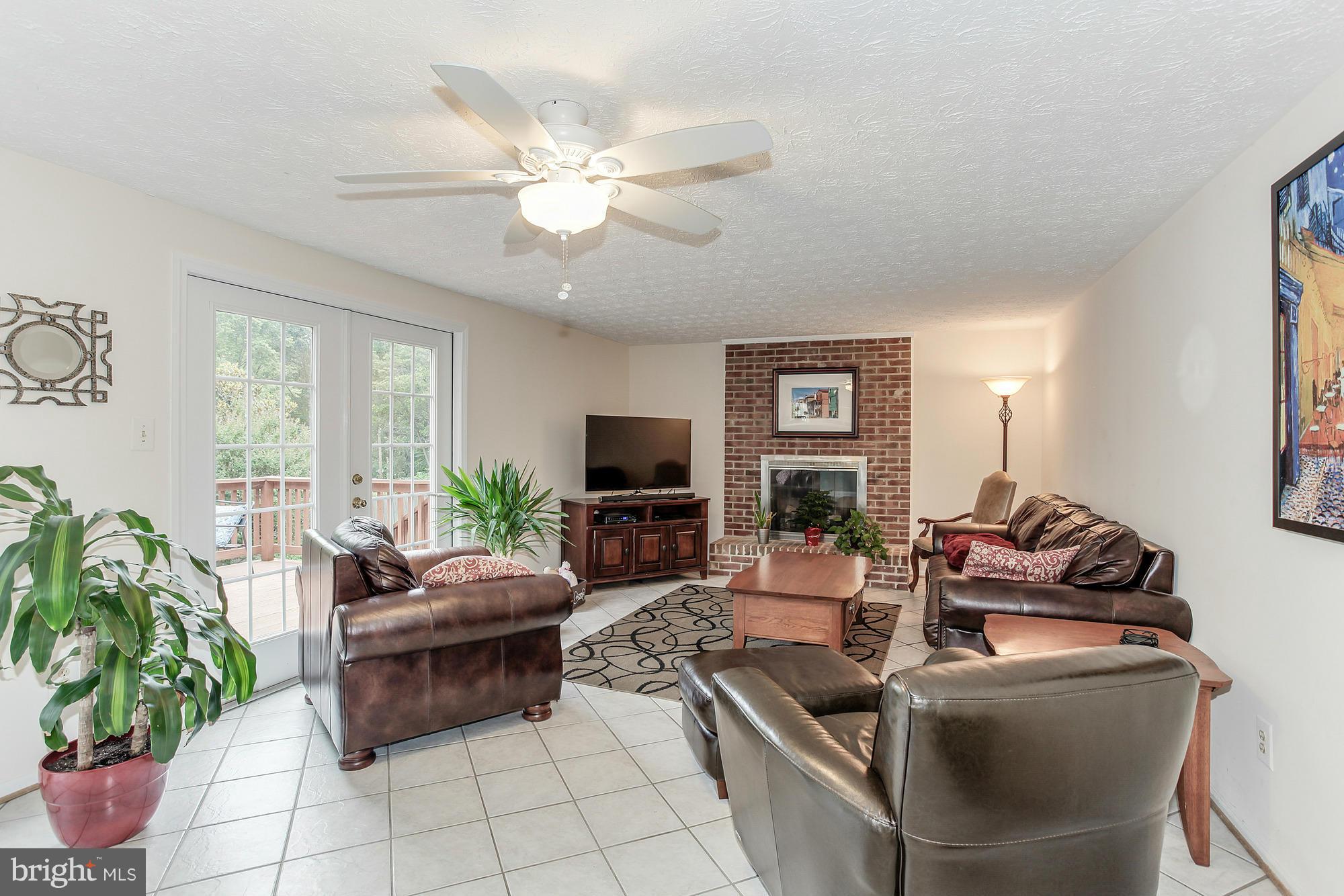 7825 Roundabout Way Springfield, VA 22153 - Photo 3 of 30 Living Room