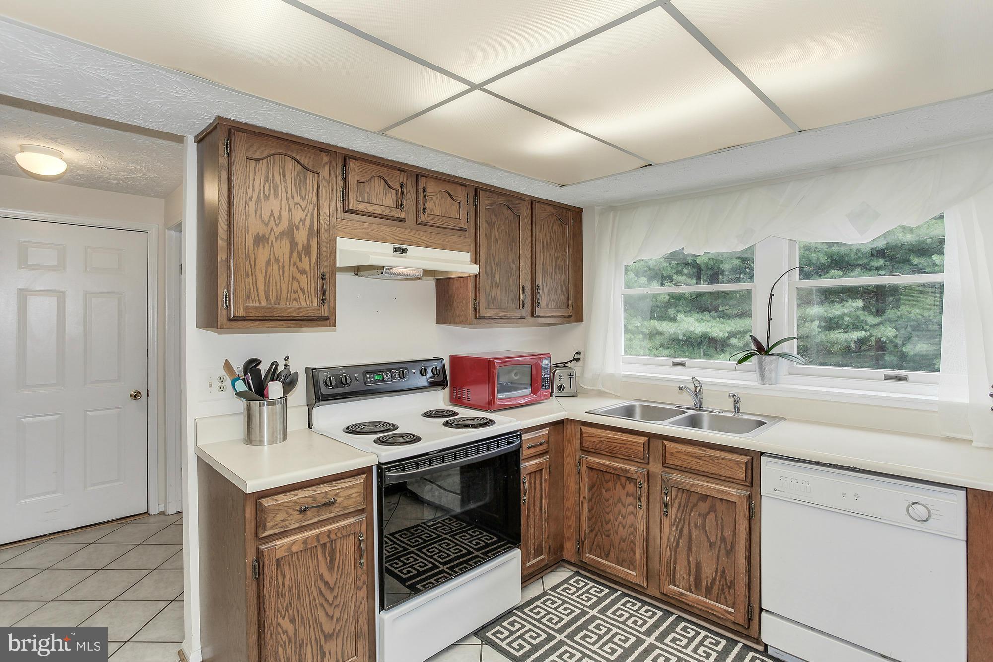 7825 Roundabout Way Springfield, VA 22153 - Photo 5 of 30 Kitchen