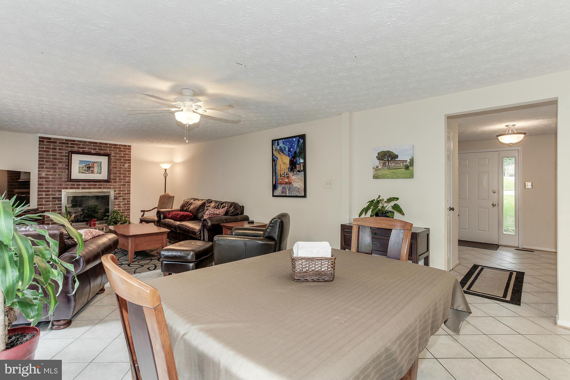 7825 Roundabout Way Springfield, VA 22153 - Photo 7 of 30 Living Room