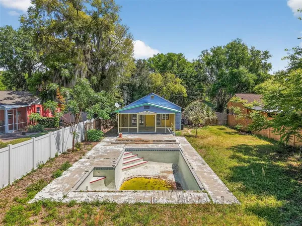 $345,000 | 339 North Clayton Street, Mount Dora, FL 32757