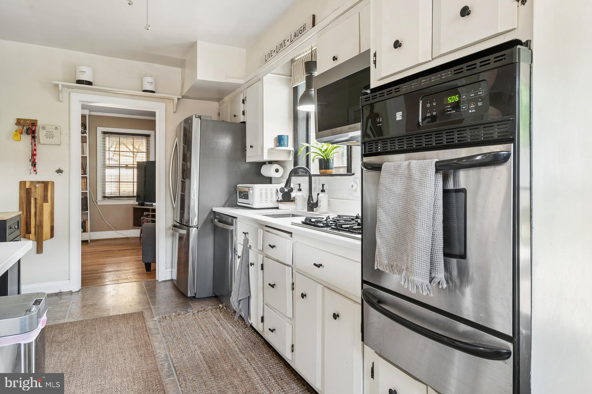 4308 Kensington Road Baltimore, MD 21229 - Photo 7 of 32 kitchen