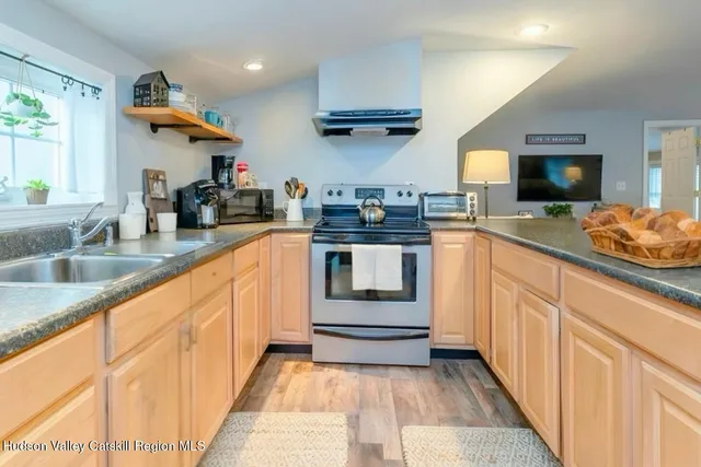 $959,000 | 130 Laurel Lane, Saugerties, NY 12477