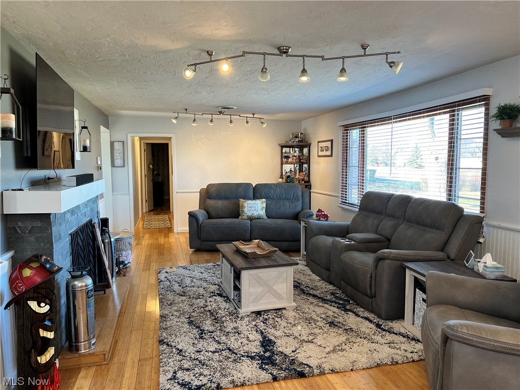 902 Cooper Foster Park Road Amherst, OH 44001 - Photo 5 of 25 Gallery Image 5
